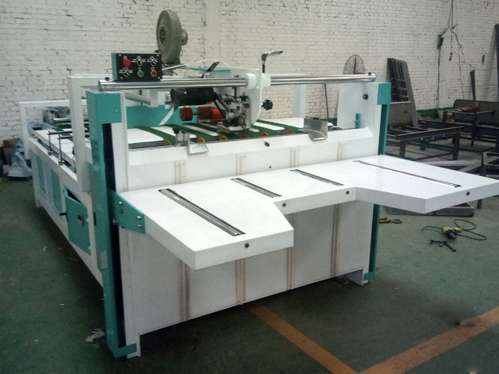 半自動(dòng)封箱機(jī)